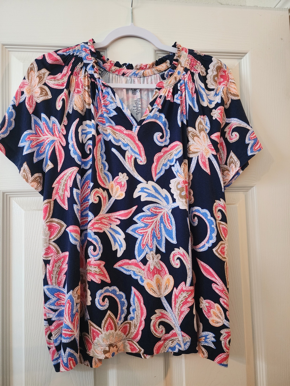 Croft & Barrow Navy/Pink Paisley Floral Short Sleeve Spilt Neck Blouse